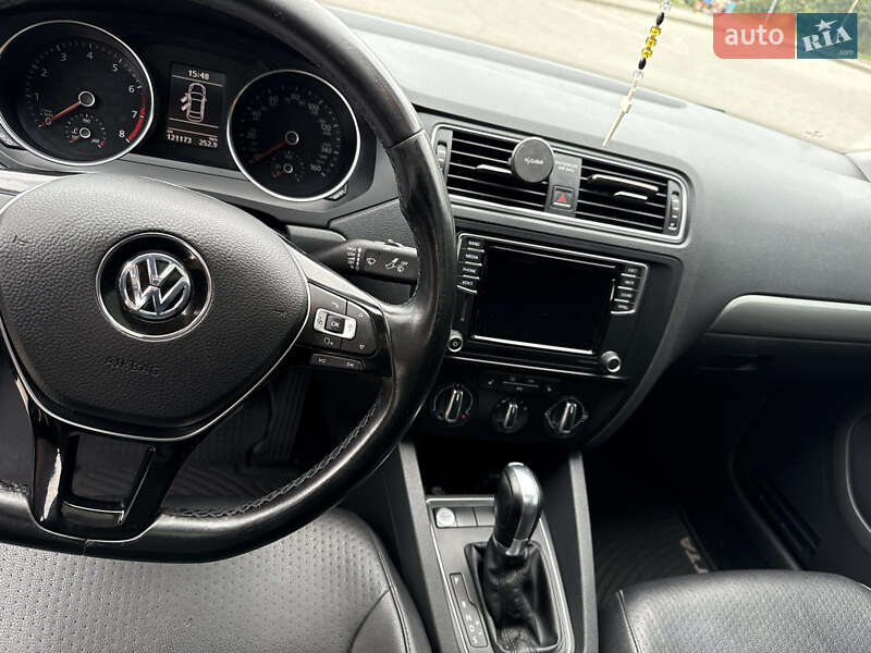 Седан Volkswagen Jetta 2017 в Львове