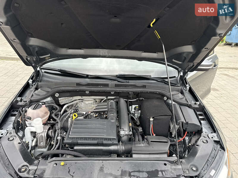 Седан Volkswagen Jetta 2017 в Львове