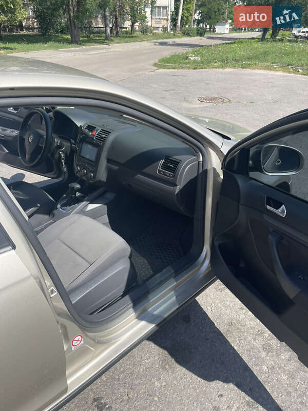 Седан Volkswagen Jetta 2006 в Харькове
