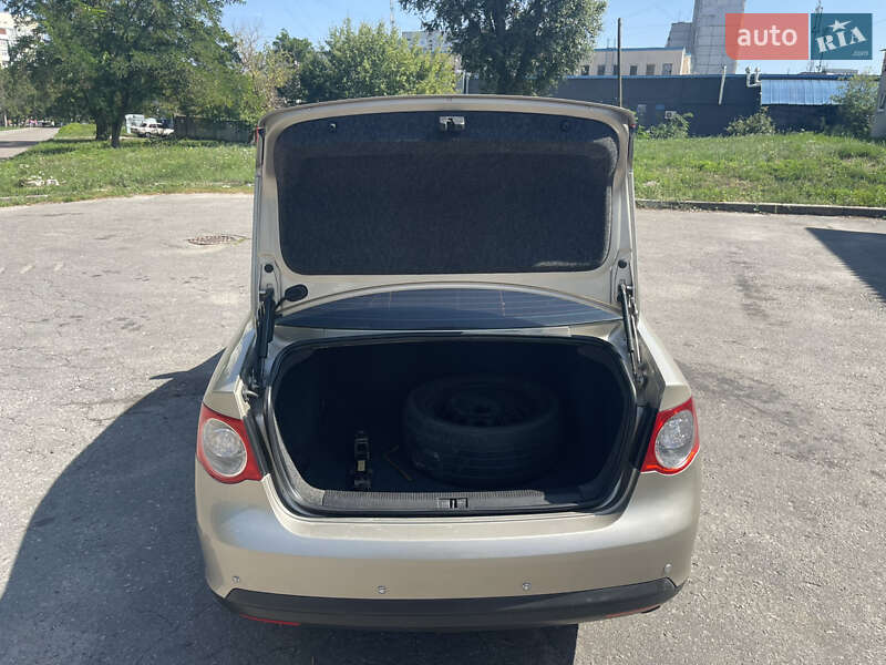 Седан Volkswagen Jetta 2006 в Харькове