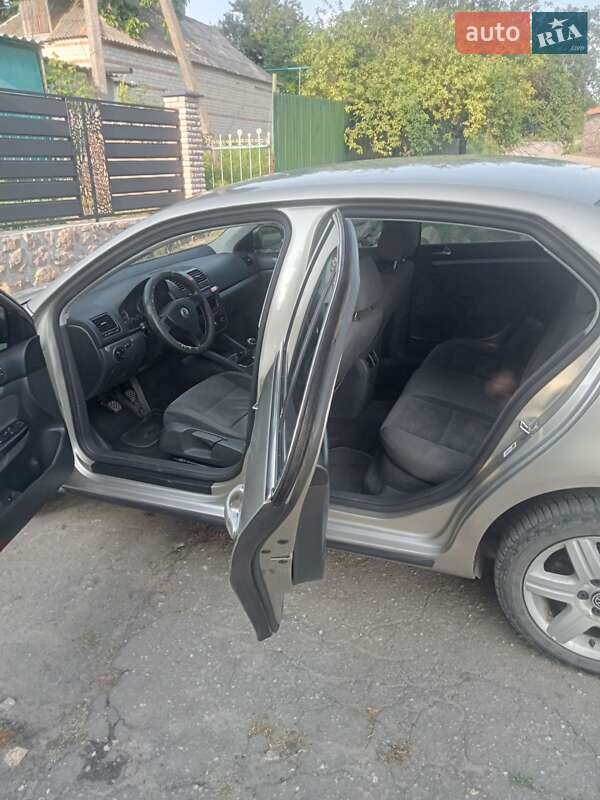Седан Volkswagen Jetta 2006 в Новому Бузі