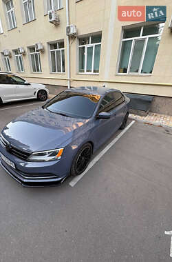 Седан Volkswagen Jetta 2015 в 