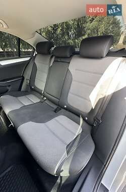 Седан Volkswagen Jetta 2013 в 