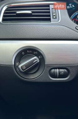 Седан Volkswagen Jetta 2013 в 