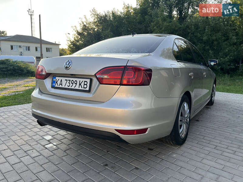 Седан Volkswagen Jetta 2014 в Тетієві