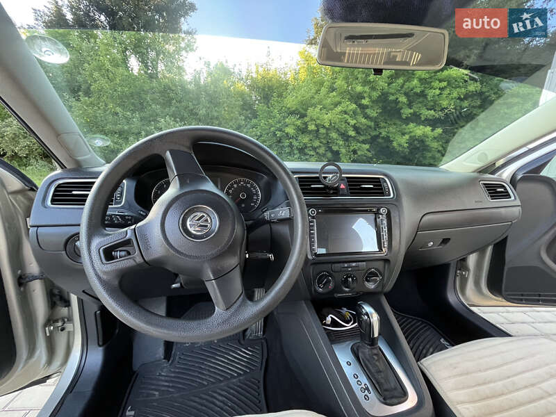 Седан Volkswagen Jetta 2014 в Тетієві