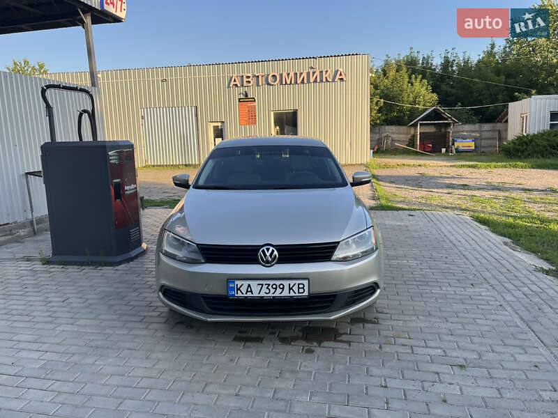Седан Volkswagen Jetta 2014 в Тетієві