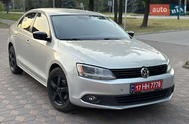 Седан Volkswagen Jetta 2011 в 
