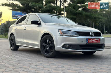 Седан Volkswagen Jetta 2011 в 