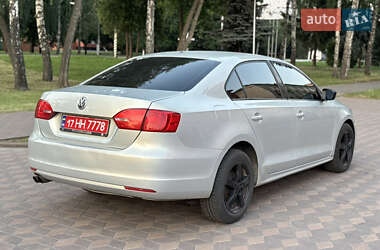 Седан Volkswagen Jetta 2011 в 