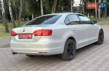 Седан Volkswagen Jetta 2011 в 