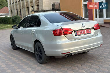 Седан Volkswagen Jetta 2011 в 