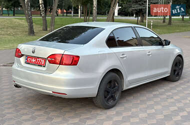 Седан Volkswagen Jetta 2011 в 
