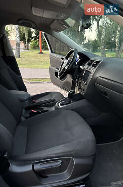 Седан Volkswagen Jetta 2011 в 