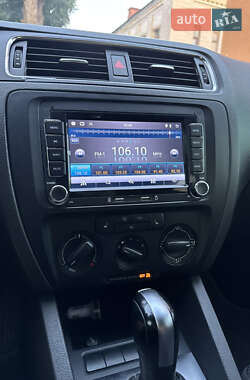 Седан Volkswagen Jetta 2011 в 