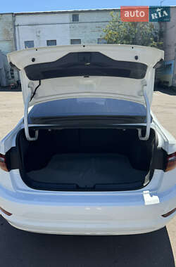 Седан Volkswagen Jetta 2019 в Киеве