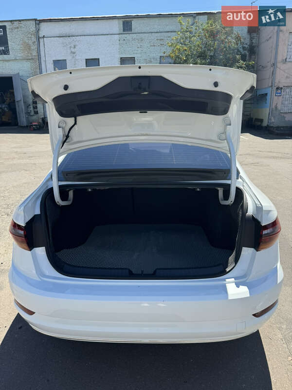 Седан Volkswagen Jetta 2019 в Киеве