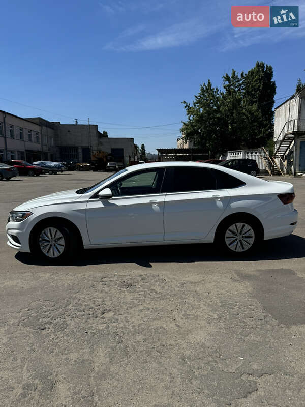 Седан Volkswagen Jetta 2019 в Киеве