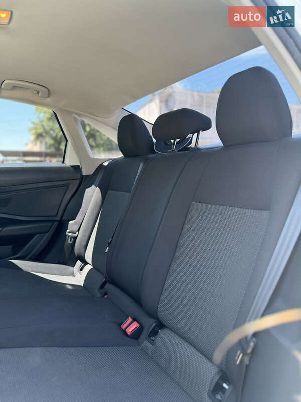 Седан Volkswagen Jetta 2019 в Киеве