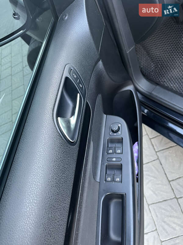 Седан Volkswagen Jetta 2010 в Рівному