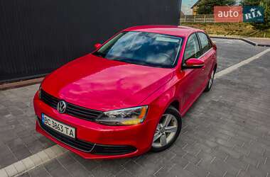 Седан Volkswagen Jetta 2013 в Львові