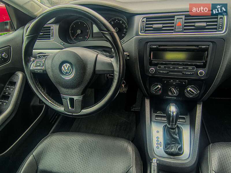 Седан Volkswagen Jetta 2013 в Львові