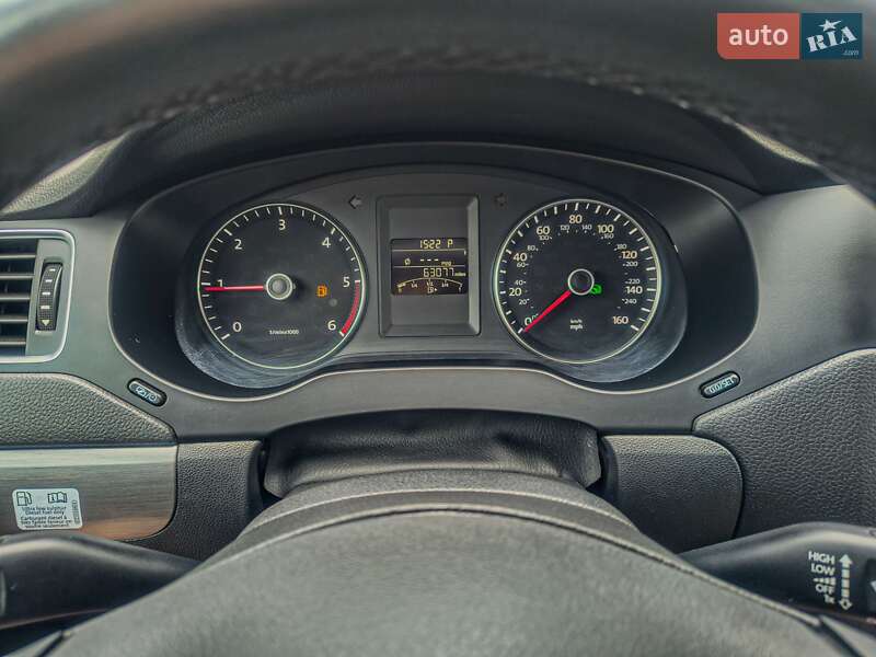 Седан Volkswagen Jetta 2013 в Львові