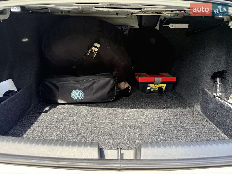 Седан Volkswagen Jetta 2012 в Корюківці