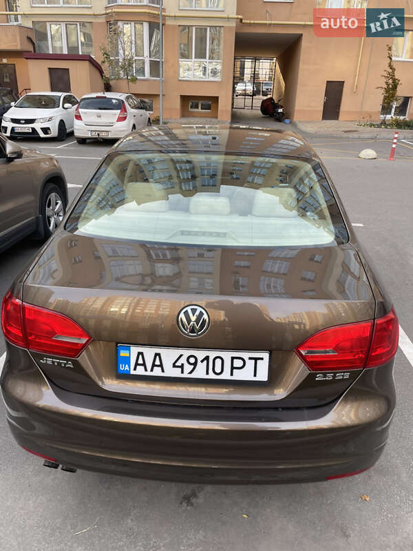 Седан Volkswagen Jetta 2013 в Киеве