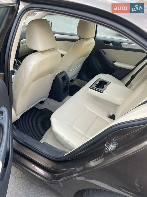 Седан Volkswagen Jetta 2013 в Киеве