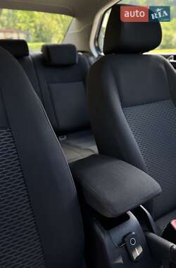 Седан Volkswagen Jetta 2010 в 