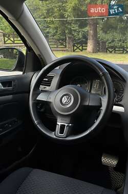 Седан Volkswagen Jetta 2010 в 