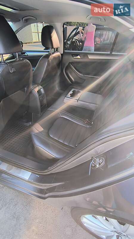 Седан Volkswagen Jetta 2012 в Полтаві