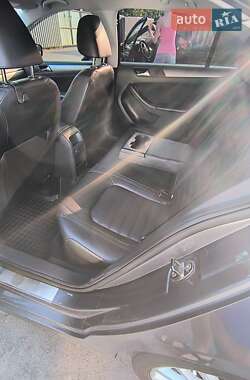 Седан Volkswagen Jetta 2012 в 