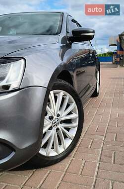 Седан Volkswagen Jetta 2012 в 