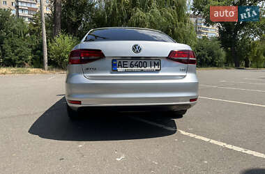 Седан Volkswagen Jetta 2016 в 