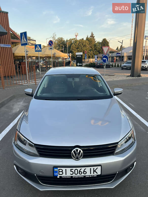 Седан Volkswagen Jetta 2013 в Харькове