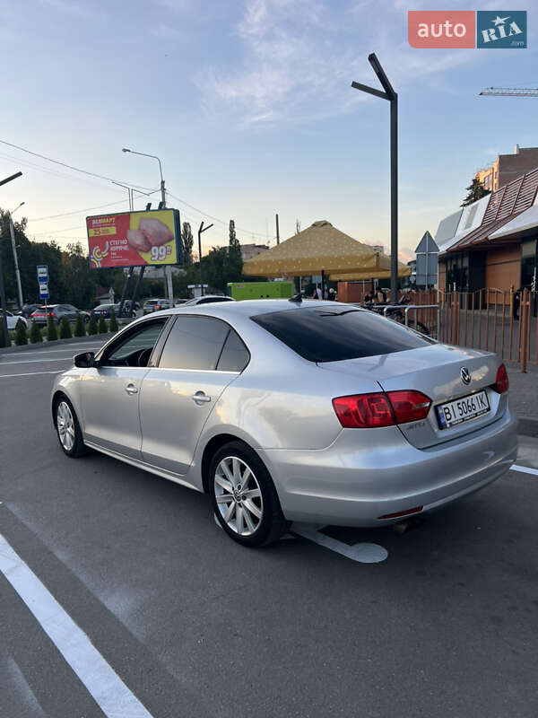 Седан Volkswagen Jetta 2013 в Харькове