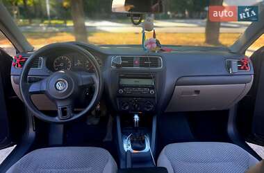 Седан Volkswagen Jetta 2010 в 