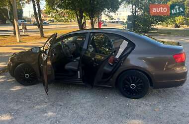 Седан Volkswagen Jetta 2010 в 