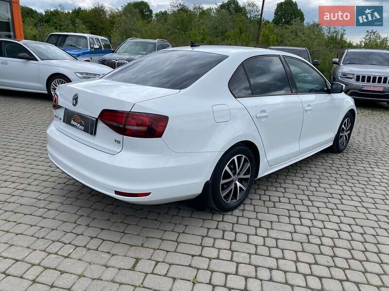 Седан Volkswagen Jetta 2016 в Львове