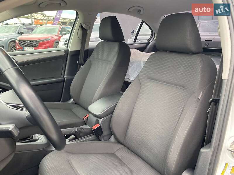 Седан Volkswagen Jetta 2016 в Львове
