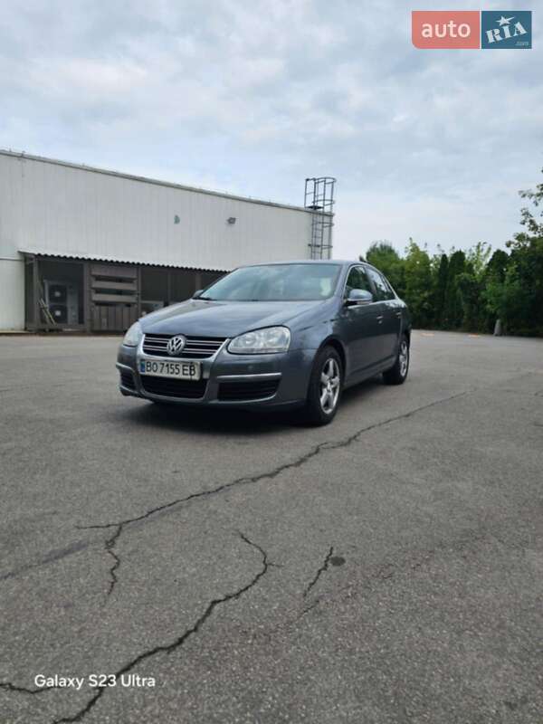 Седан Volkswagen Jetta 2010 в Тернополі