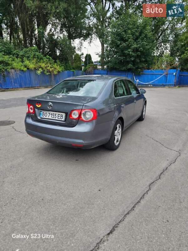Седан Volkswagen Jetta 2010 в Тернополі