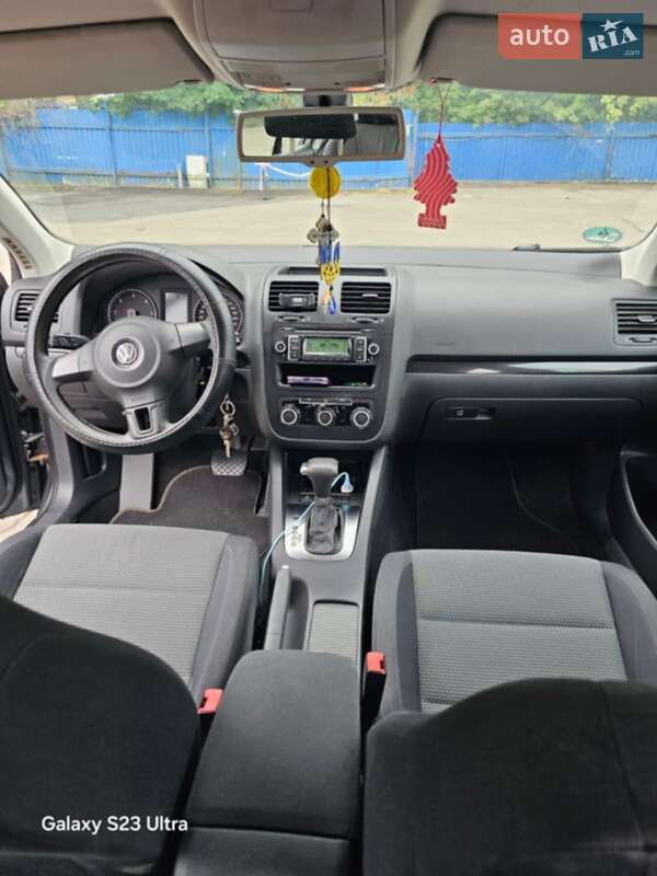 Седан Volkswagen Jetta 2010 в Тернополі