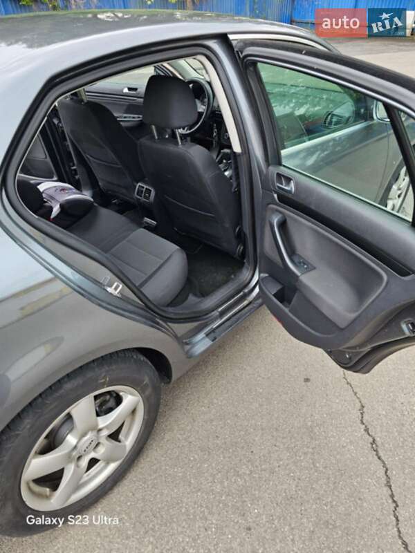 Седан Volkswagen Jetta 2010 в Тернополі