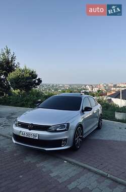 Седан Volkswagen Jetta 2013 в Чернівцях