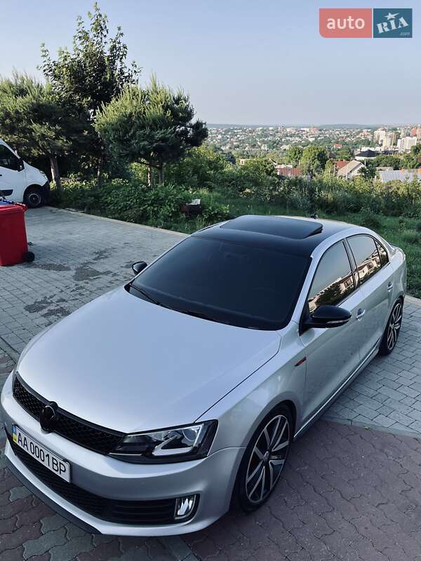 Седан Volkswagen Jetta 2013 в Черновцах