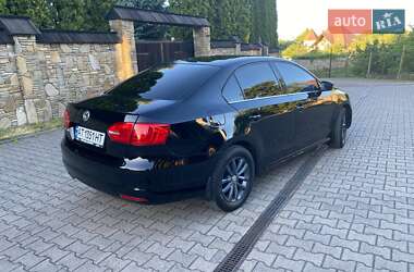 Седан Volkswagen Jetta 2011 в 