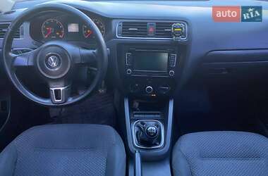 Седан Volkswagen Jetta 2011 в 